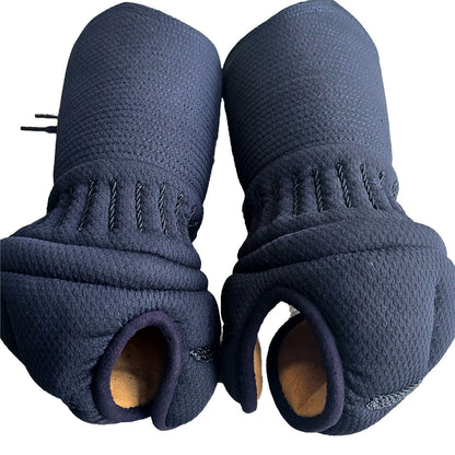 Budget-friendly kendo kote pair, machine washable 6mm orizashi design made with durable polyester blend. Non-indigo dyed material prevents blue bleeding on skin, ideal for daily practice and easy weekend wash for improved hygiene.